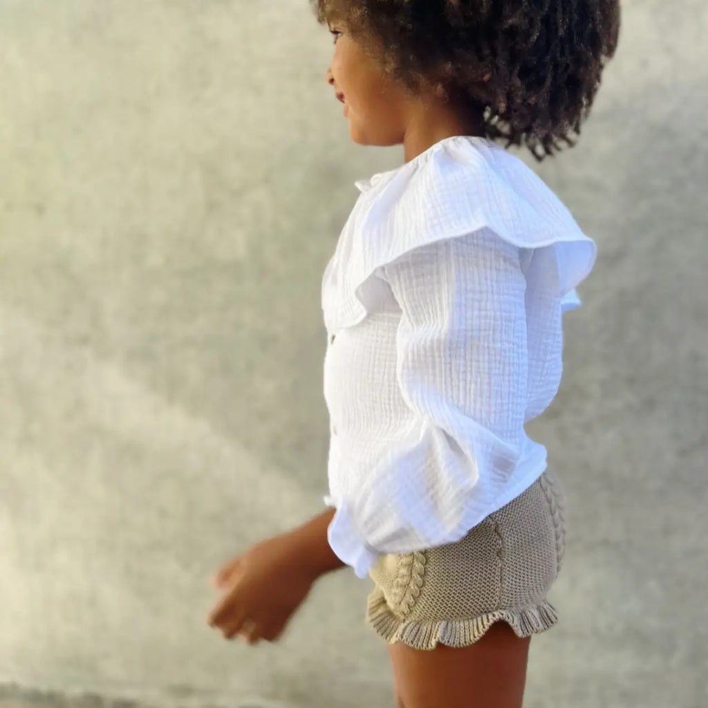 Camisa cuello capa blanca