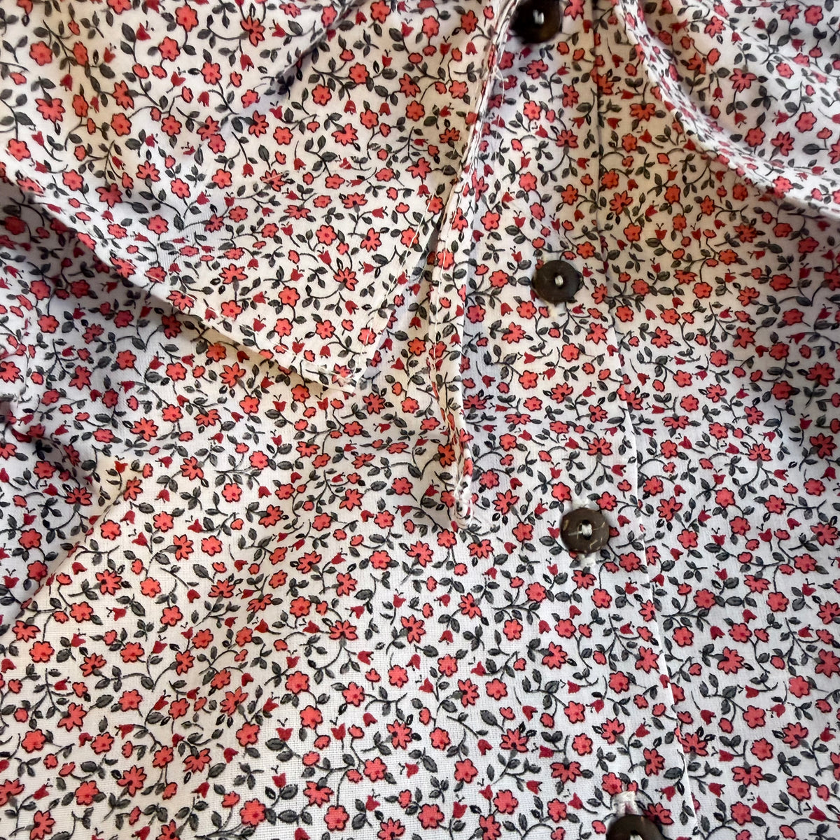 Camisa cuello capa Flor coral