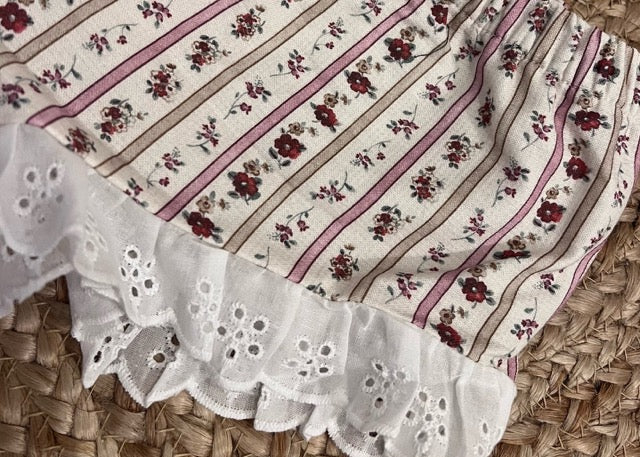 Short puntilla raya flor