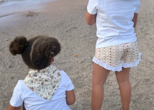 Short puntilla raya flor